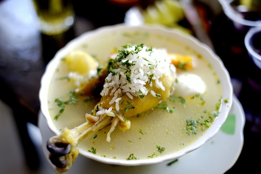 Hühnerbouillon mit Wurzelgemüse & Einlage